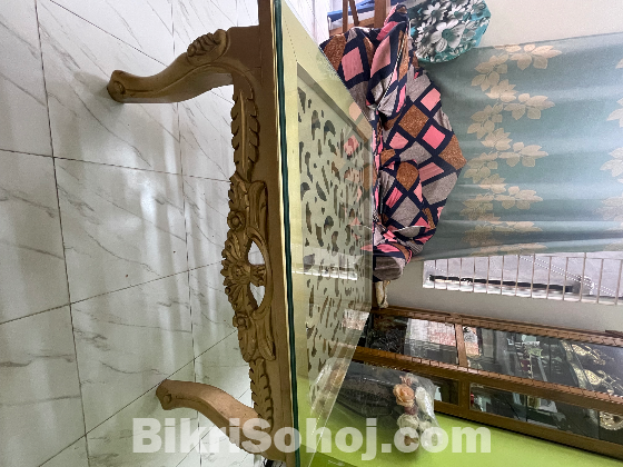 সেন্টার টেবিল